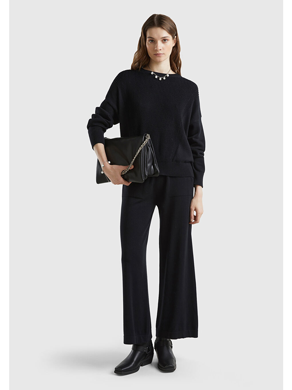 Kadın Siyah %100 Pamuk Önü Detaylı Kayık Yaka Kazak-4