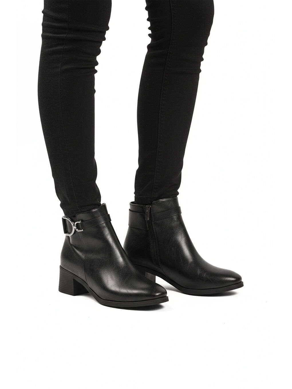 Siyah Cilt Fermuarlı Kaymaz Polarlı Kadın Topuklu Bot 417637 Z