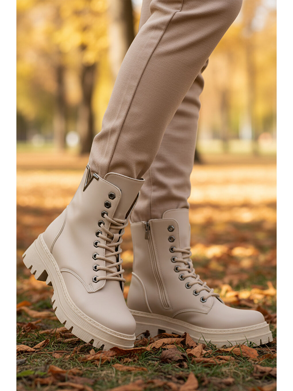 Bej Cilt Bağcıklı Fermuarlı Kaymaz Kadın Bot 514531 Z-2