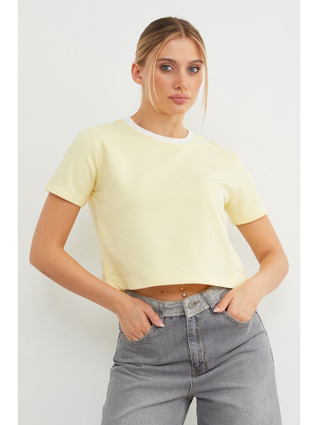 Sarı Basic Ribana Yaka Mevsimlik Crop Tişört-1