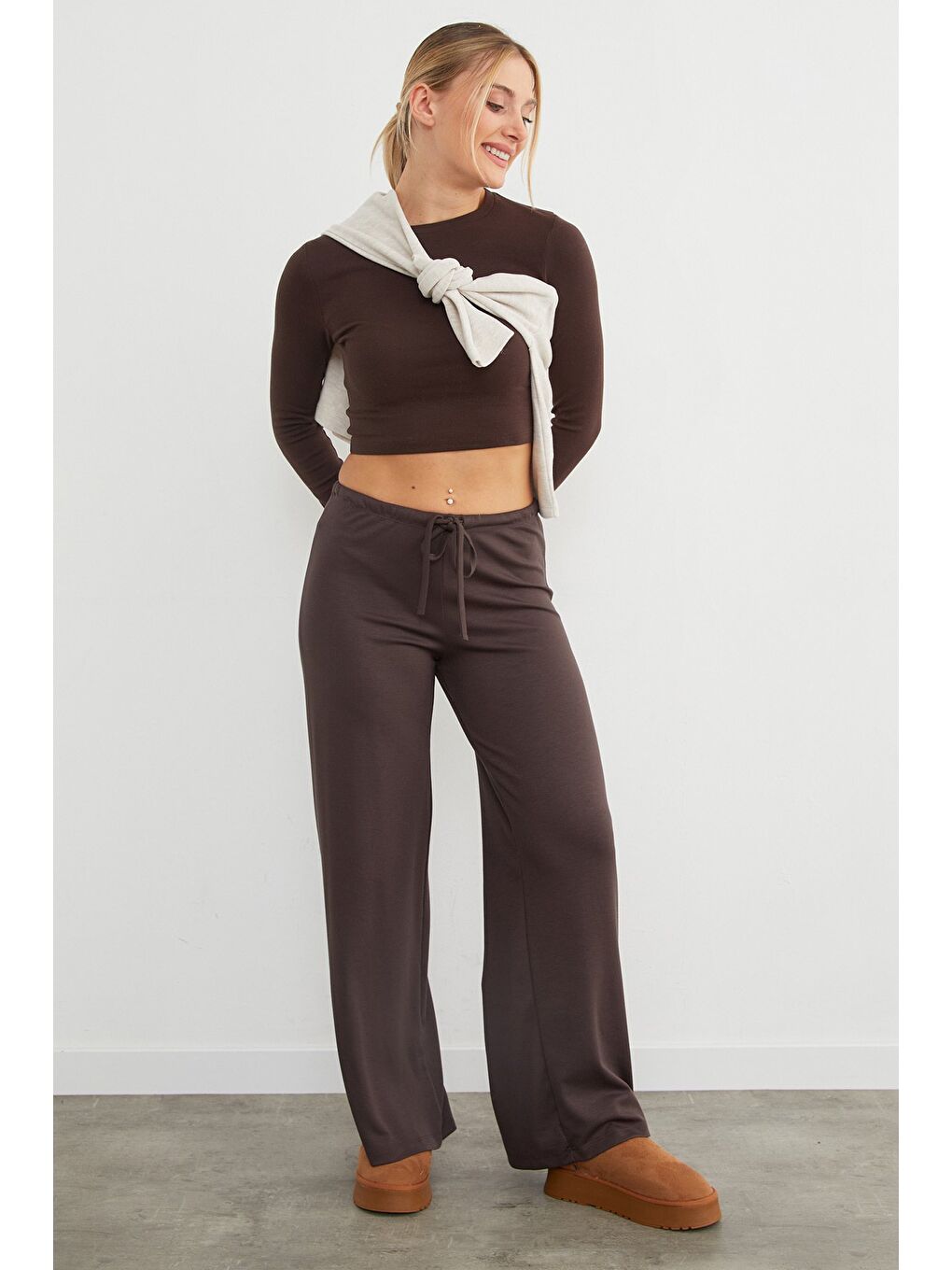 Kahverengi Beli Bağlamalı Bol Paça Modal Pantolon-2