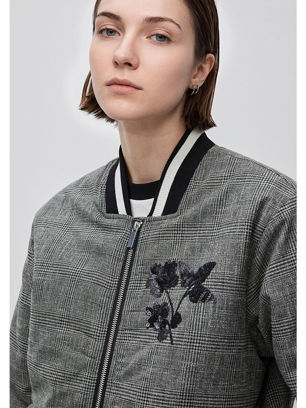 Kadın Gri Pamuk Karışımlı Ekose Desenli Önü İşlemeli Bomber Ceket-3