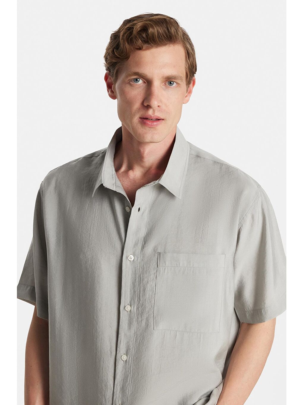 Erkek Relax Fit Rahat Kullanım Modal Kumaş Tek Cepli Kısa Kollu Gri Gömlek-1