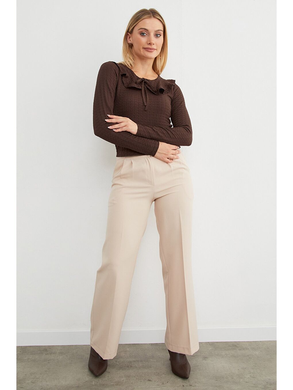 Kahverengi Bebe Yaka Bürümcük Kumaş Bluz-1