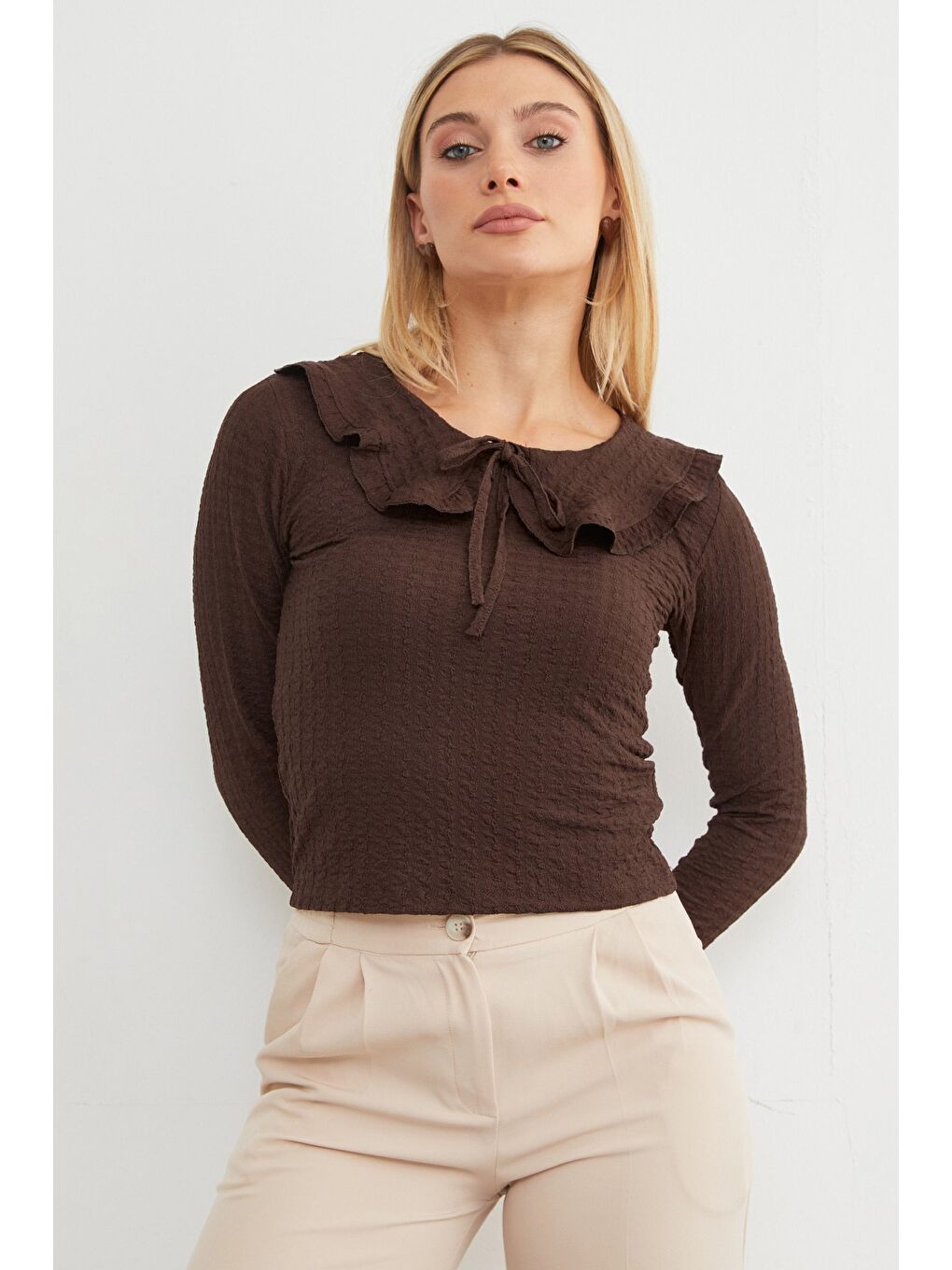 Kahverengi Bebe Yaka Bürümcük Kumaş Bluz-3