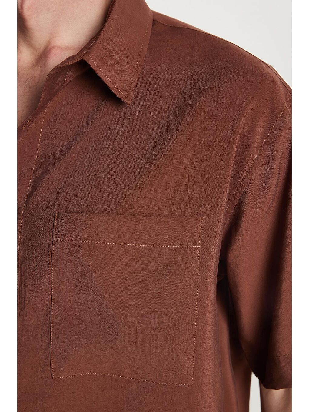 Erkek Relax Fit Rahat Kullanım Modal Kumaş Tek Cepli Kısa Kollu Kahverengi Gömlek-2