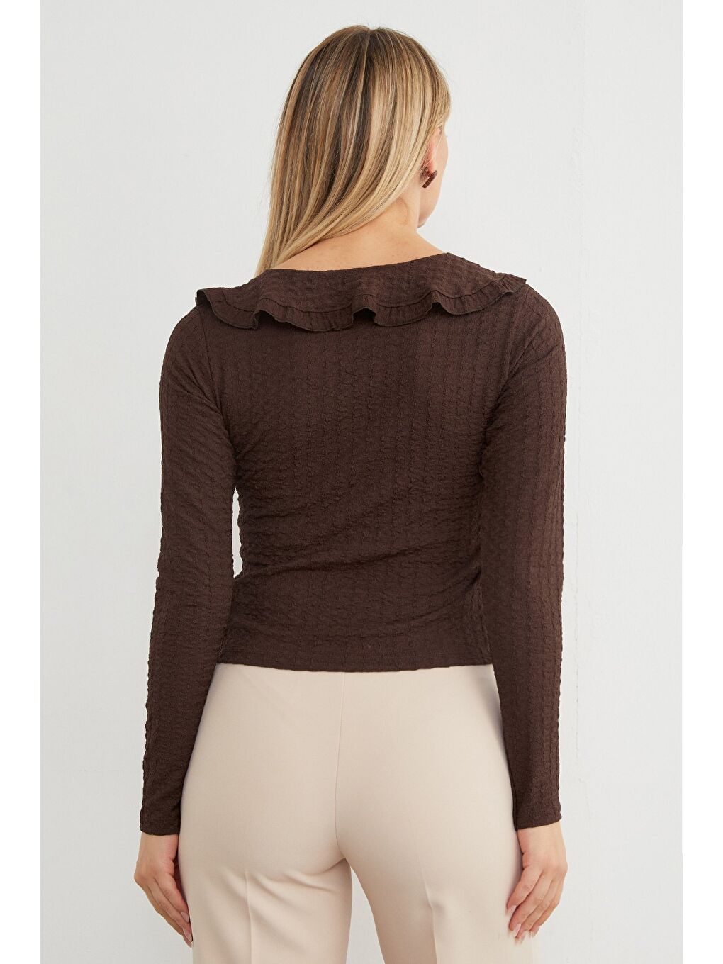 Kahverengi Bebe Yaka Bürümcük Kumaş Bluz-4