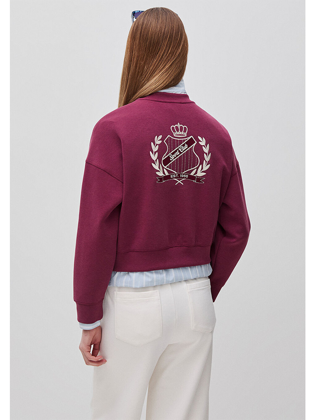 Kadın Bordo Pamuk ve Modal Karışımlı Arkası İşlemeli Bisiklet Yaka Sweatshirt-1