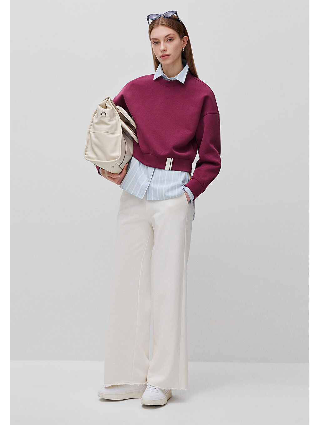 Kadın Bordo Pamuk ve Modal Karışımlı Arkası İşlemeli Bisiklet Yaka Sweatshirt-2