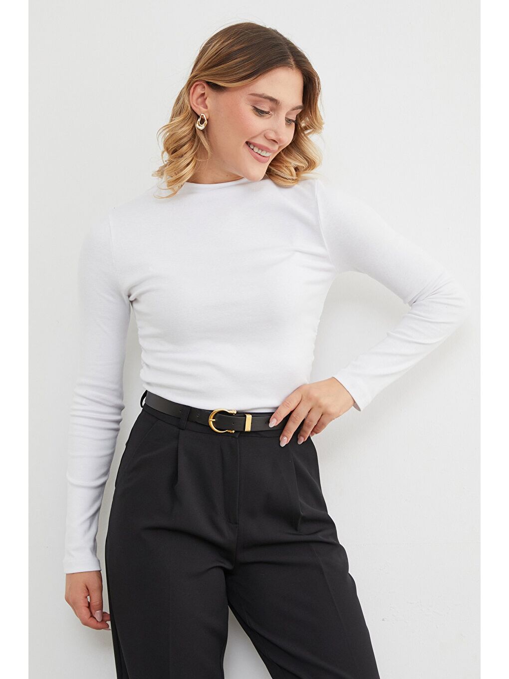 Beyaz Basic Yanları Drapeli Perkins Yaka Modal Bluz