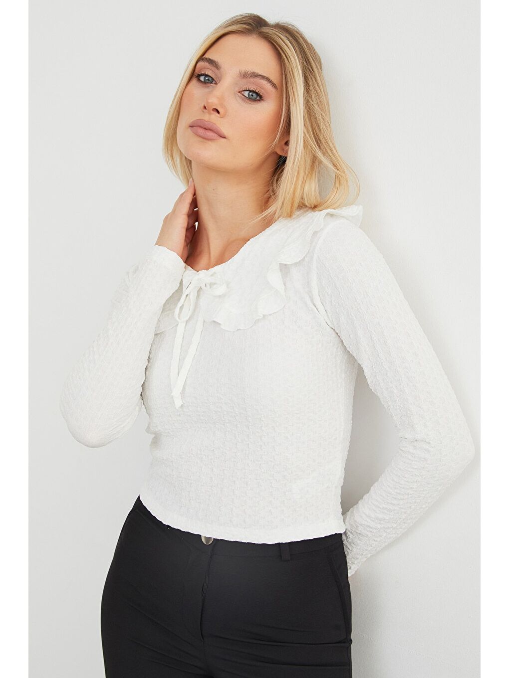 Beyaz Bebe Yaka Bürümcük Kumaş Bluz-1