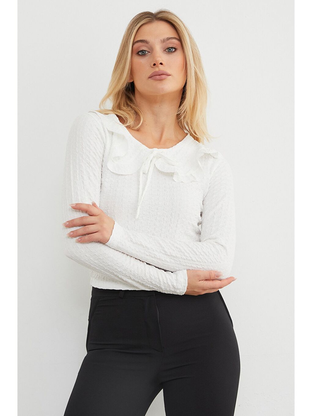 Beyaz Bebe Yaka Bürümcük Kumaş Bluz-3