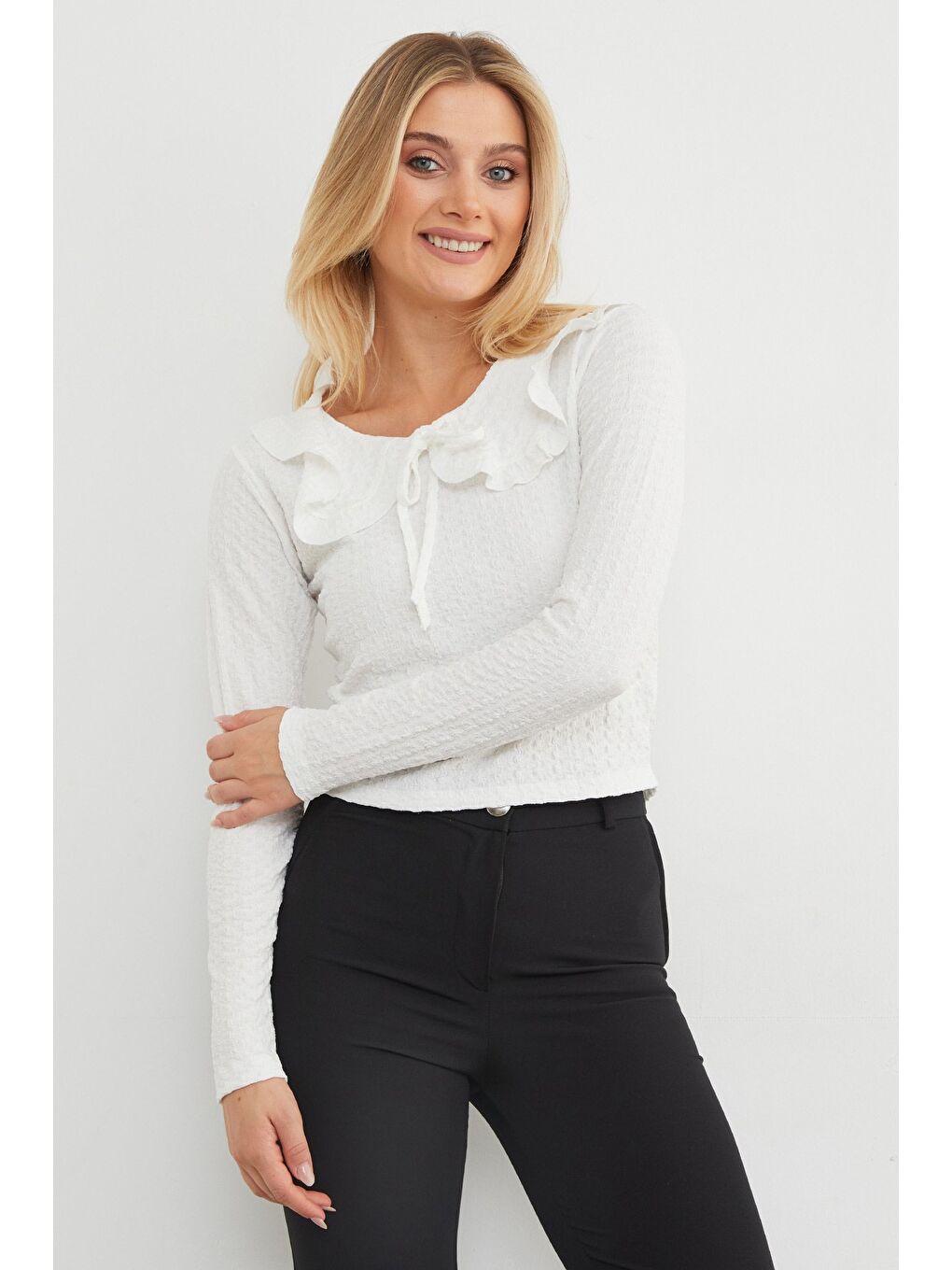 Beyaz Bebe Yaka Bürümcük Kumaş Bluz-4