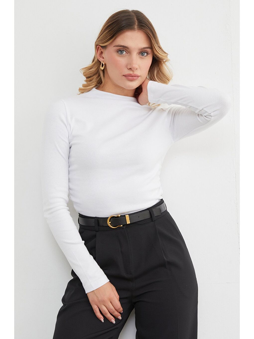 Beyaz Basic Yanları Drapeli Perkins Yaka Modal Bluz-2