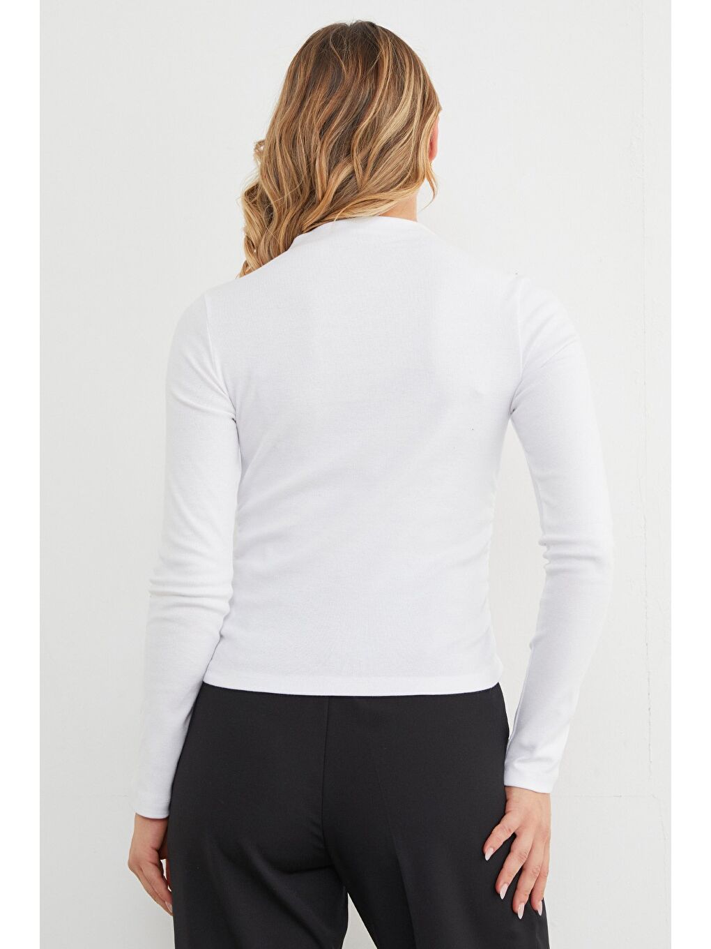 Beyaz Basic Yanları Drapeli Perkins Yaka Modal Bluz-3