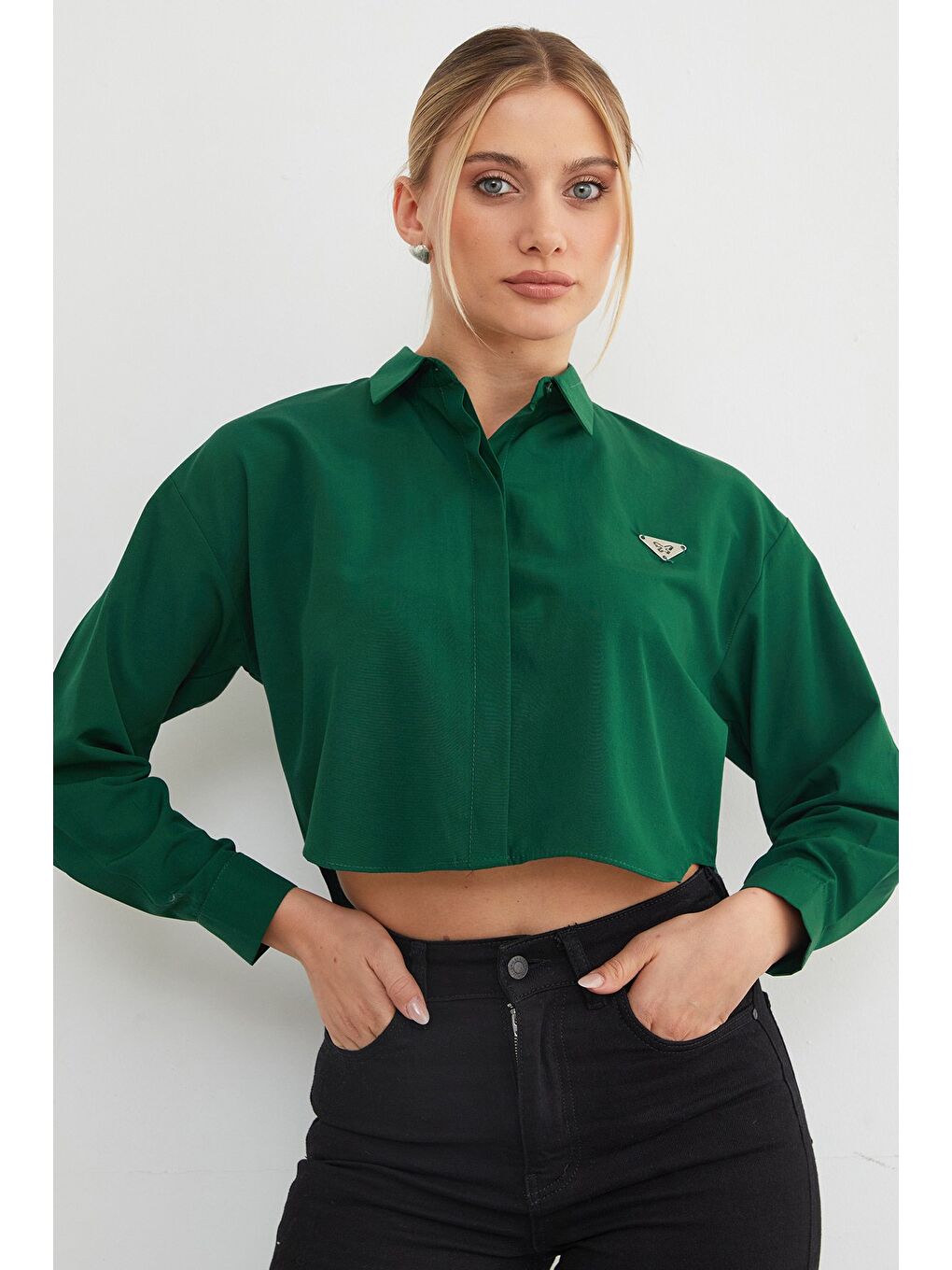 Yeşil Kelebek Aksesuarlı Crop Gömlek-1