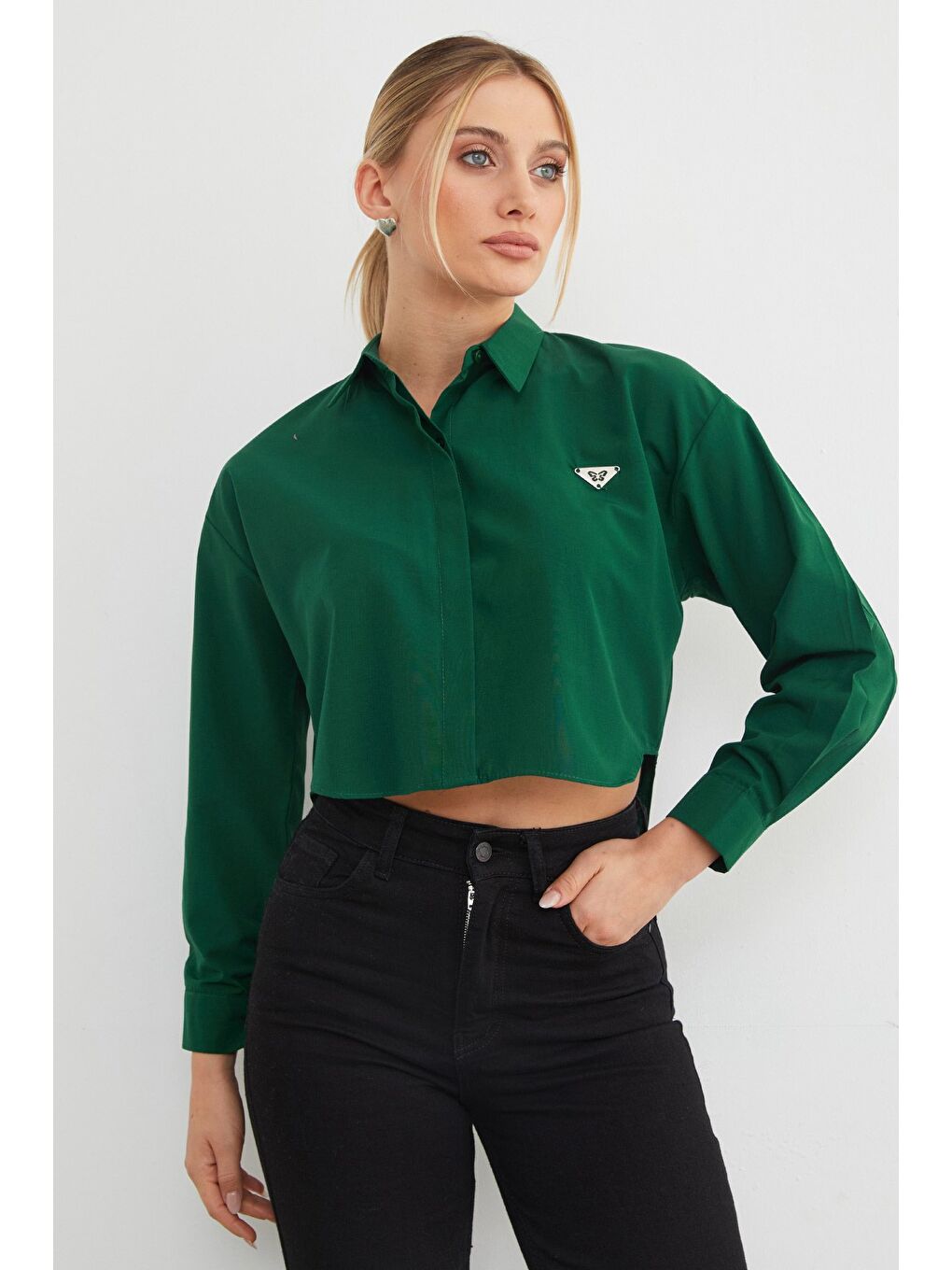 Yeşil Kelebek Aksesuarlı Crop Gömlek-2