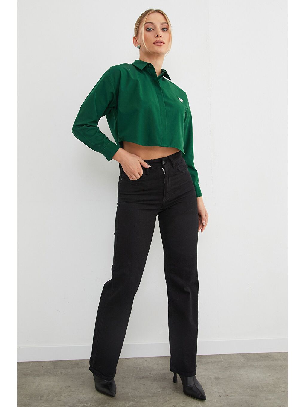 Yeşil Kelebek Aksesuarlı Crop Gömlek-3