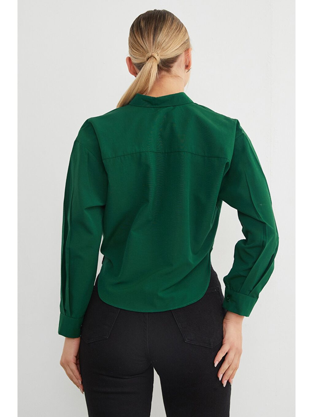 Yeşil Kelebek Aksesuarlı Crop Gömlek-4