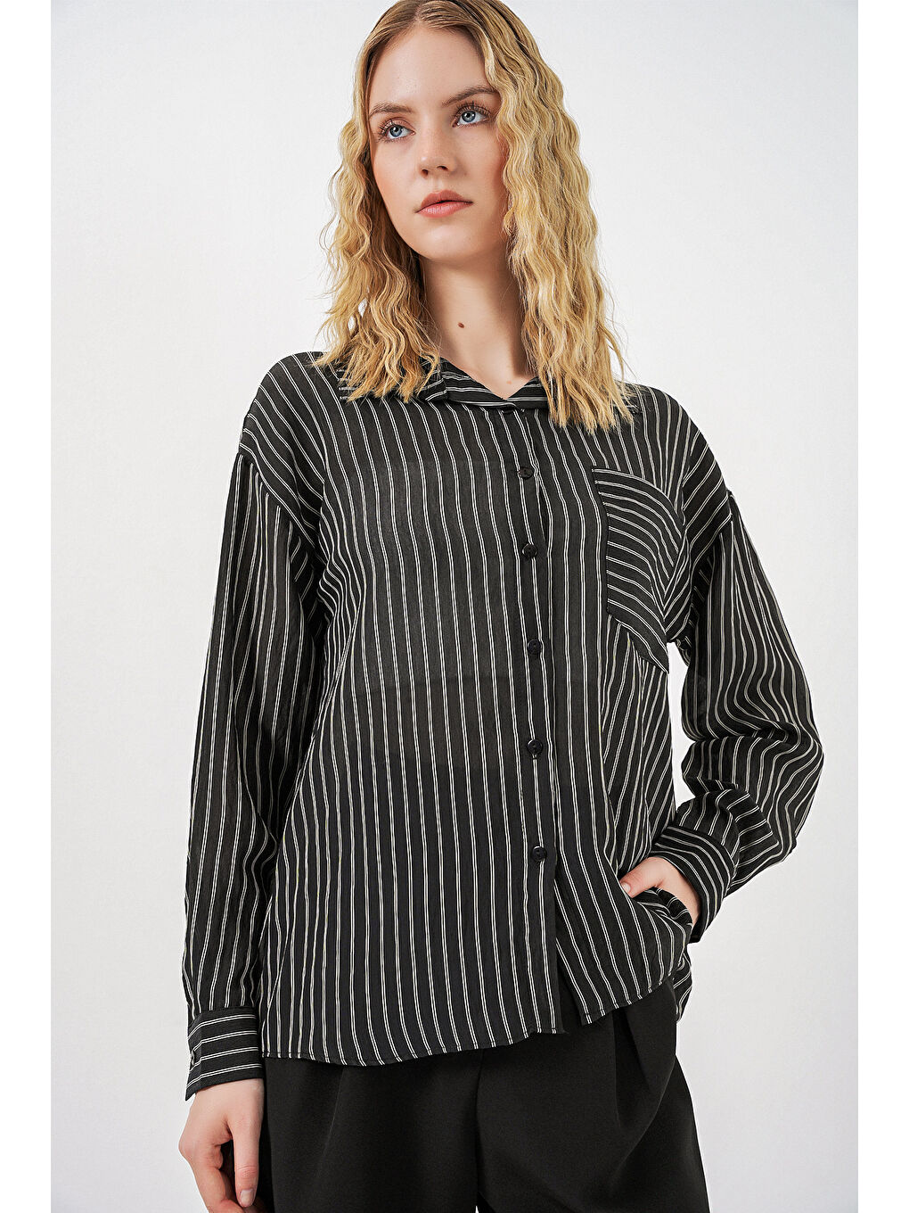 Kadın Tek Cepli Çizgili Oversize Gömlek 20375 - Siyah-2