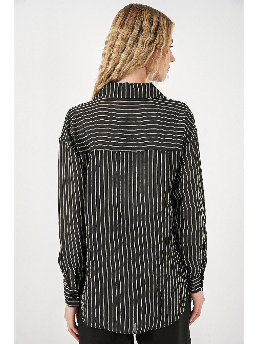 Kadın Tek Cepli Çizgili Oversize Gömlek 20375 - Siyah-4