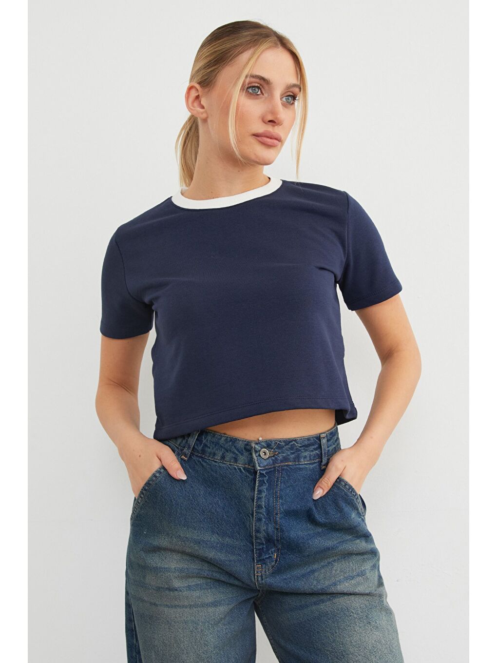 Lacivert Basic Ribana Yaka Mevsimlik Crop Tişört-1