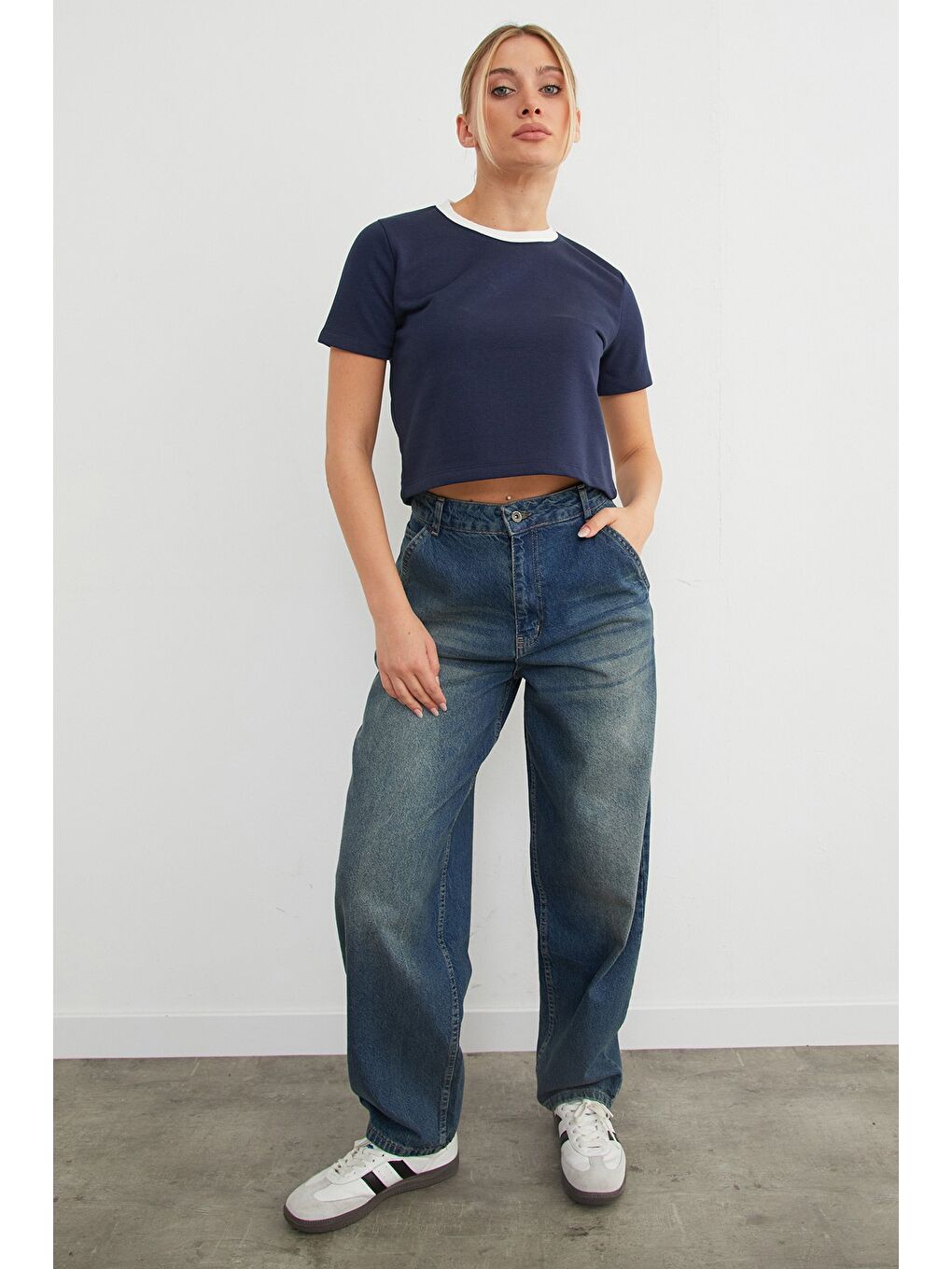 Lacivert Basic Ribana Yaka Mevsimlik Crop Tişört-2