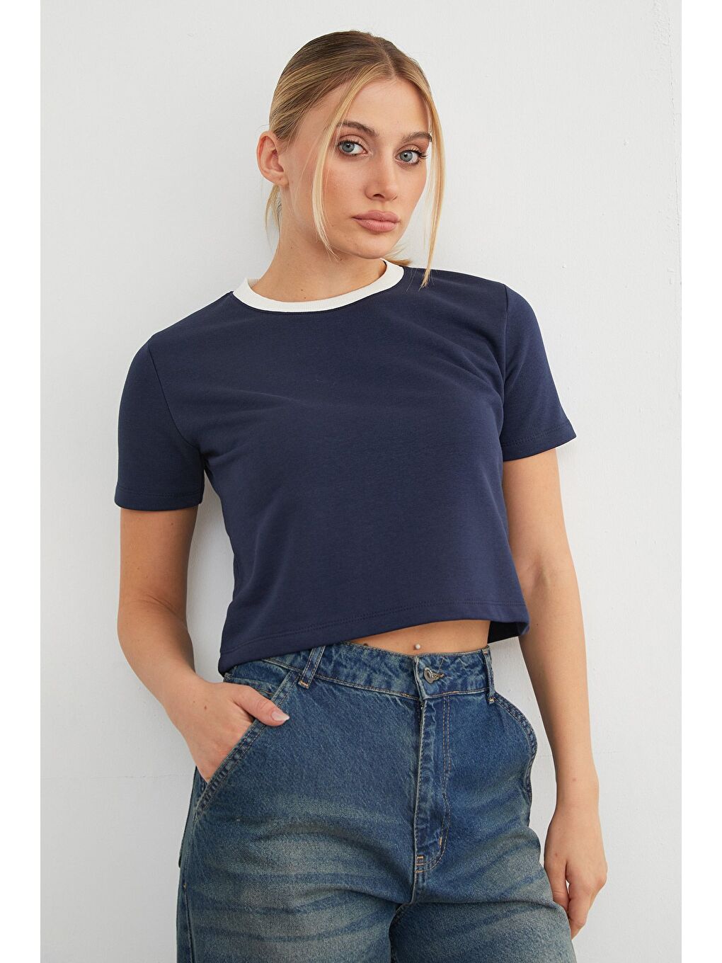 Lacivert Basic Ribana Yaka Mevsimlik Crop Tişört-4