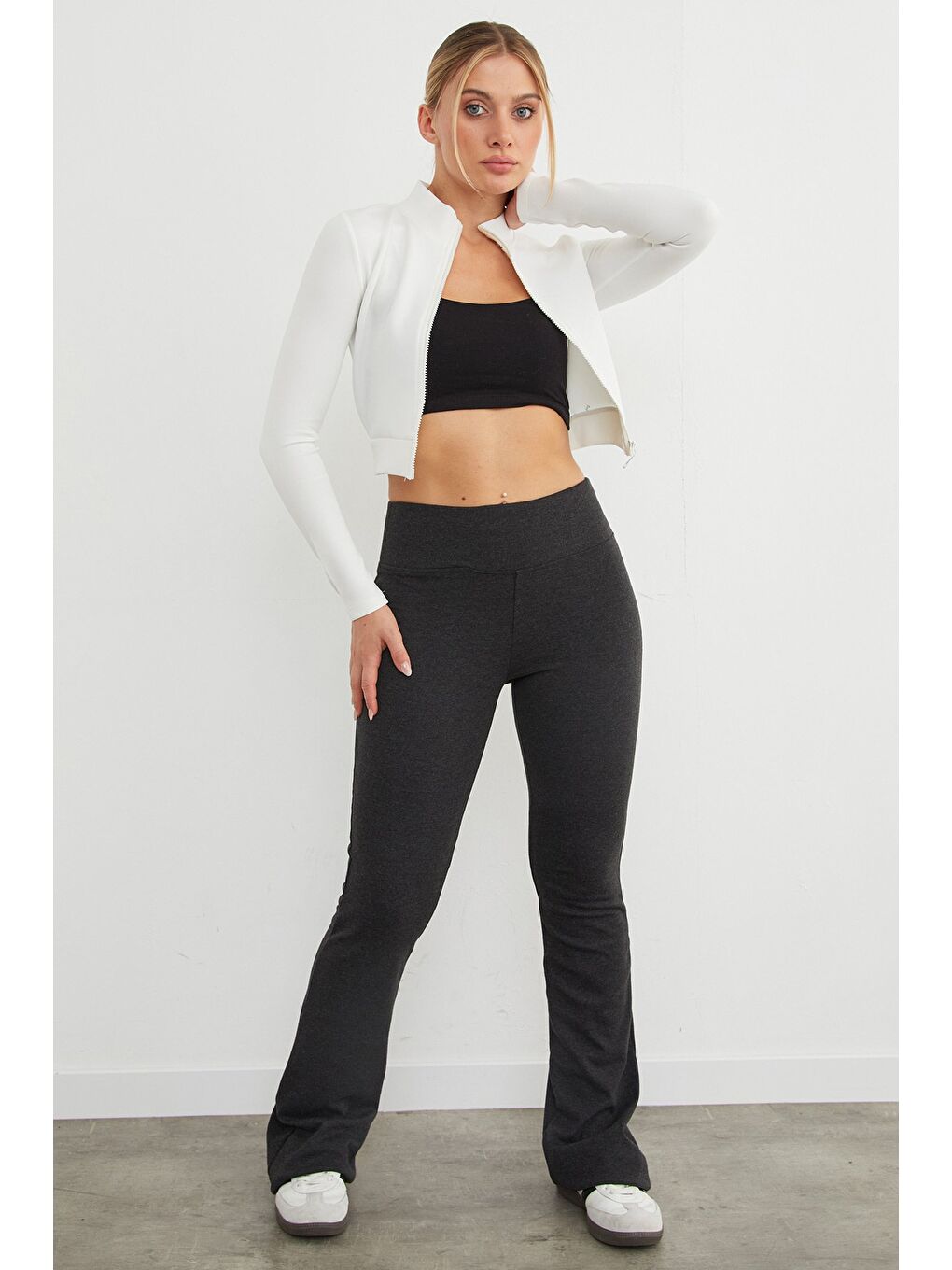 Beyaz Dik Yaka Fermuarlı Dalgıç Kumaş Spor Ceket-3