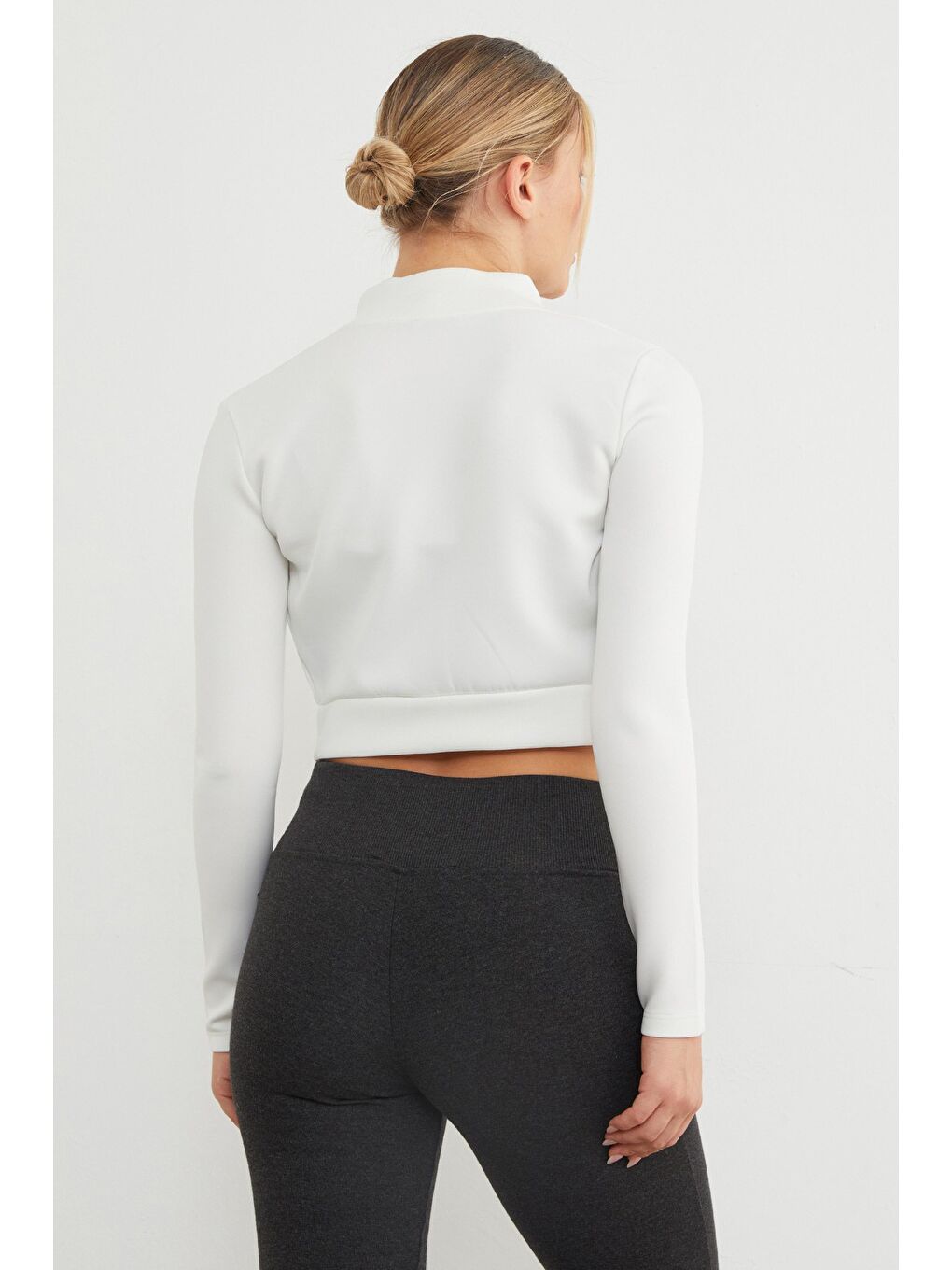 Beyaz Dik Yaka Fermuarlı Dalgıç Kumaş Spor Ceket-4