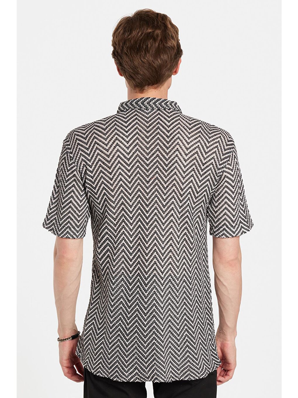 Erkek Relax Fit Rahat Kesim Apaş Yaka Kısa Kol Desenli Örme Siyah Gömlek-4