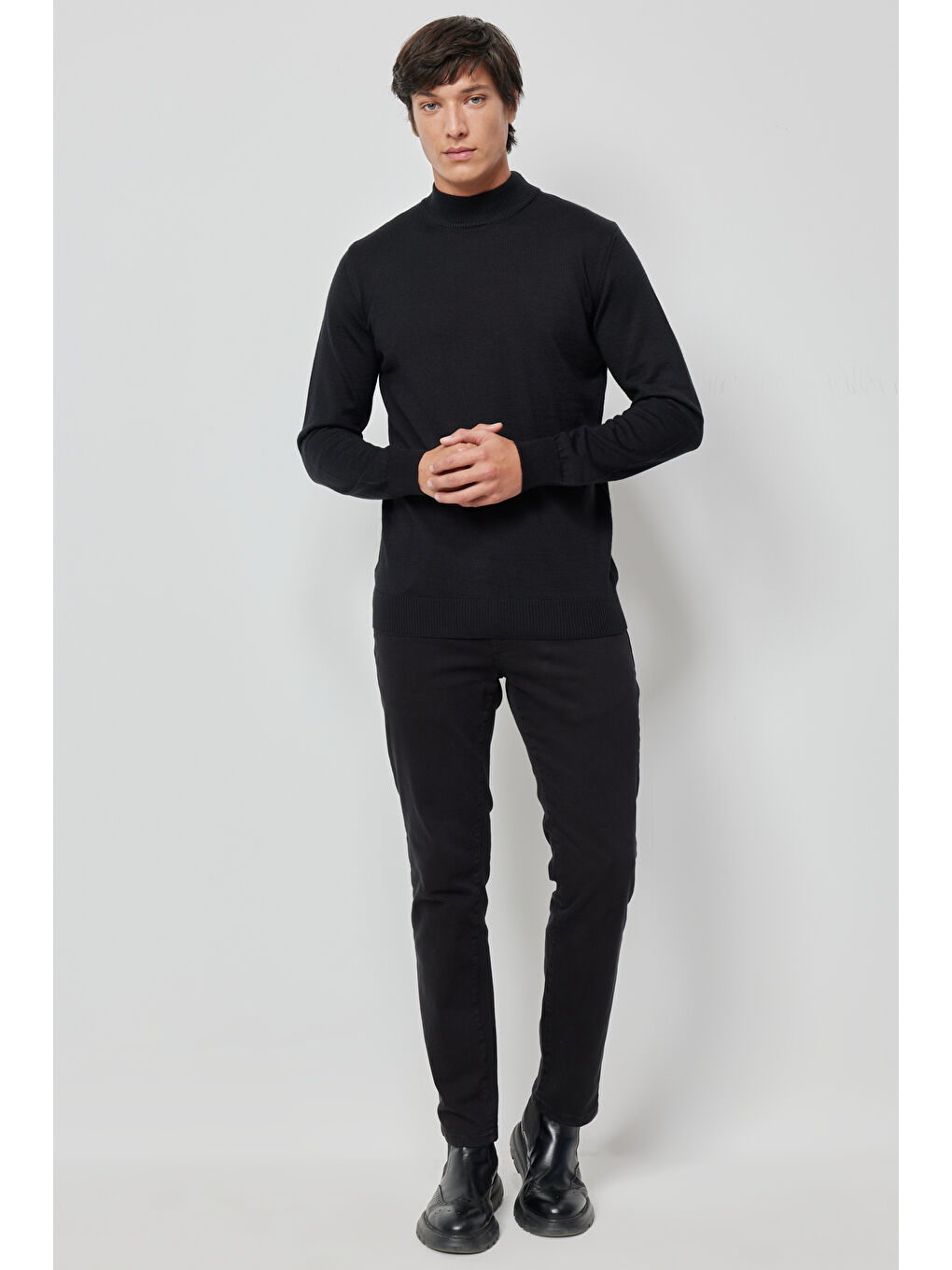 Erkek Siyah Standart Fit Normal Kesim Yarım Balıkçı Yaka Yünlü Triko-1