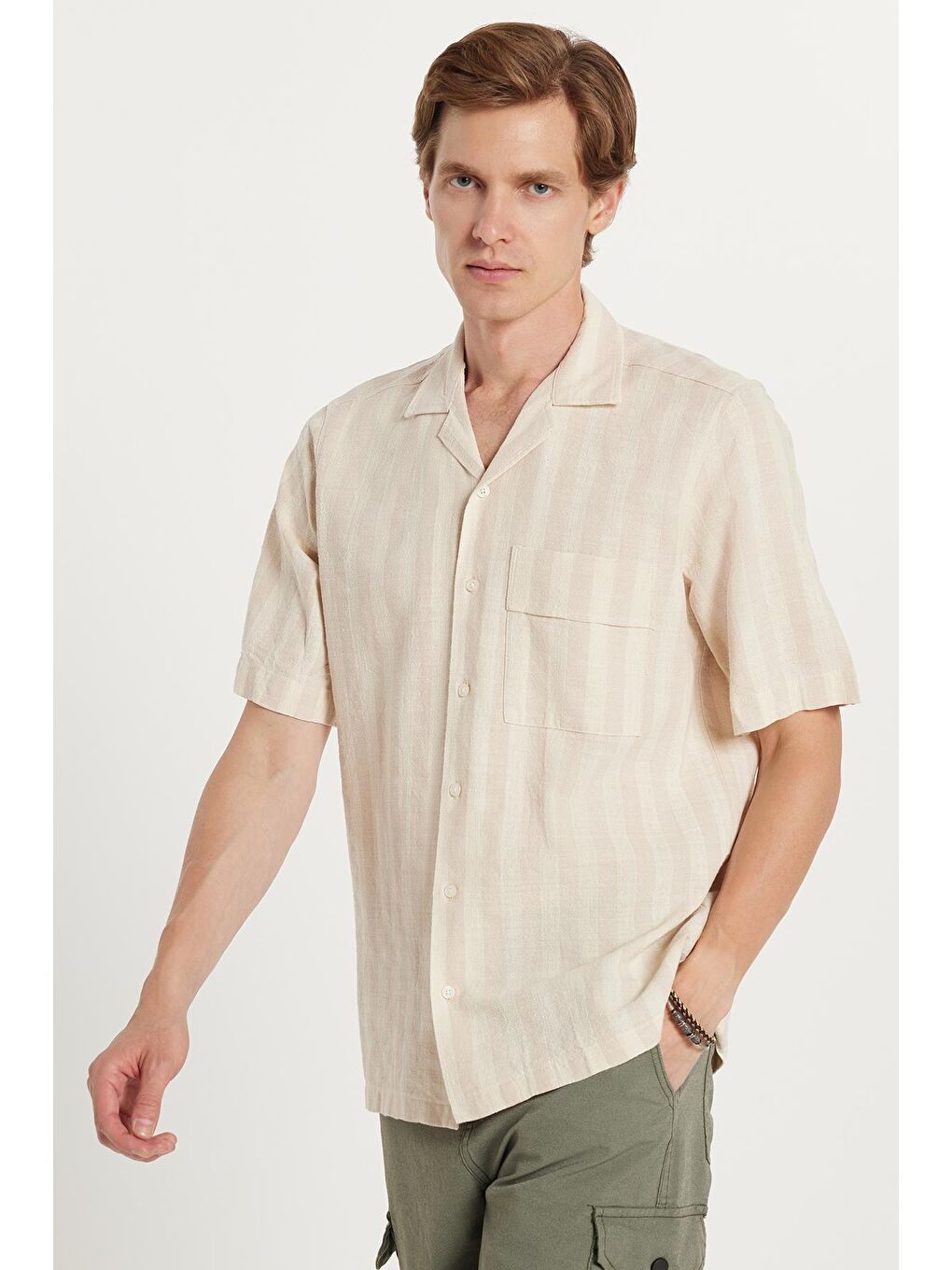 Karışık Erkek Regular Fit Klasik Kesim Kısa Kollu Apaş Yaka Çizgili Cepli %100 Pamuk Gömlek