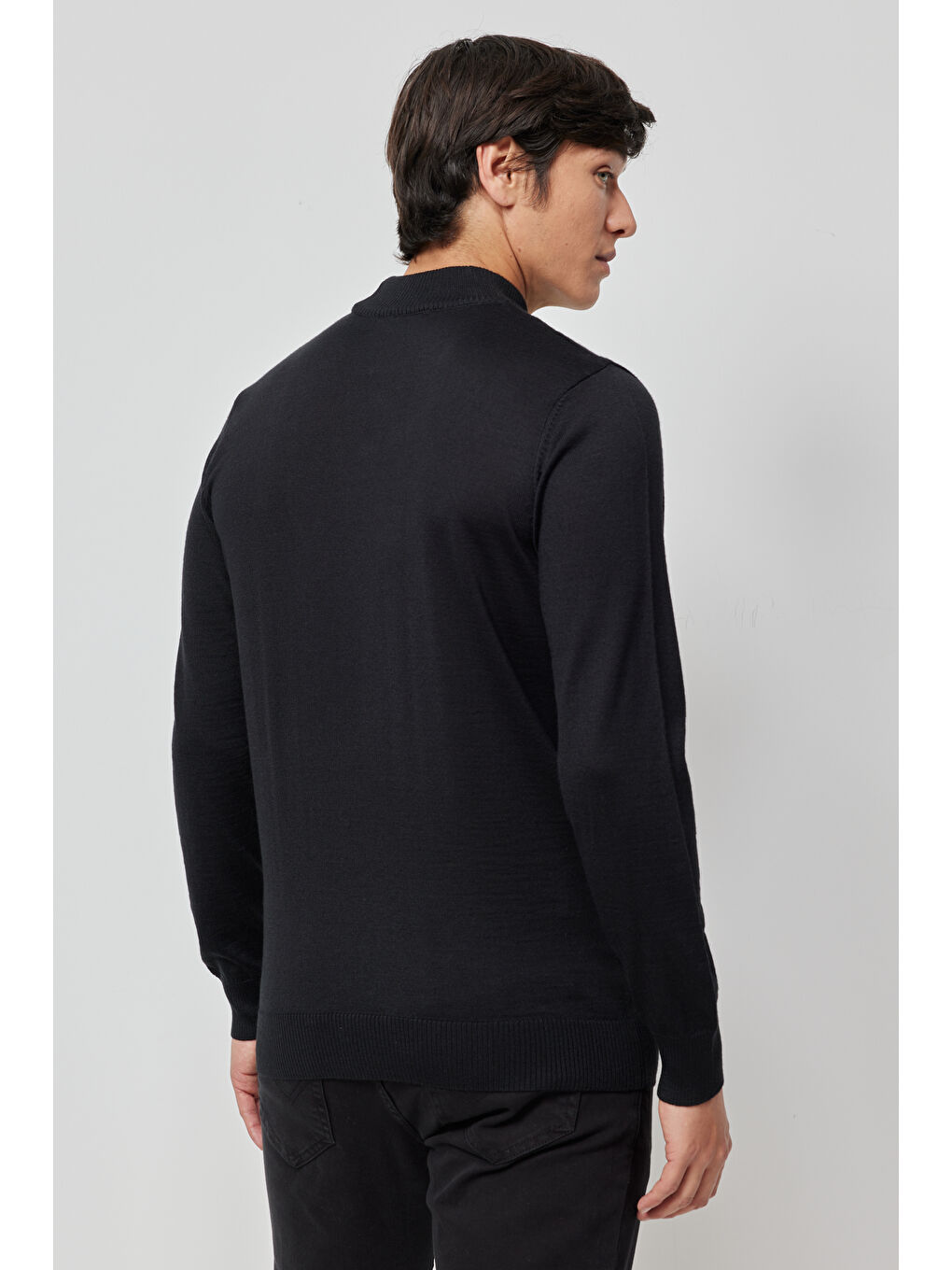 Erkek Siyah Standart Fit Normal Kesim Yarım Balıkçı Yaka Yünlü Triko-5