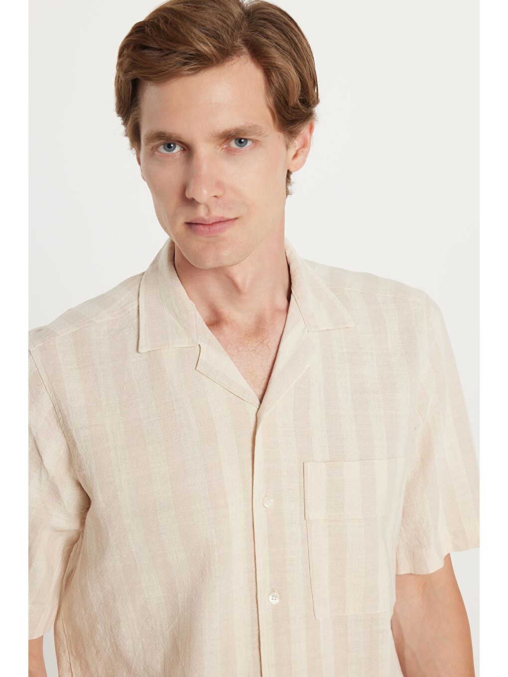 Karışık Erkek Regular Fit Klasik Kesim Kısa Kollu Apaş Yaka Çizgili Cepli %100 Pamuk Gömlek-1