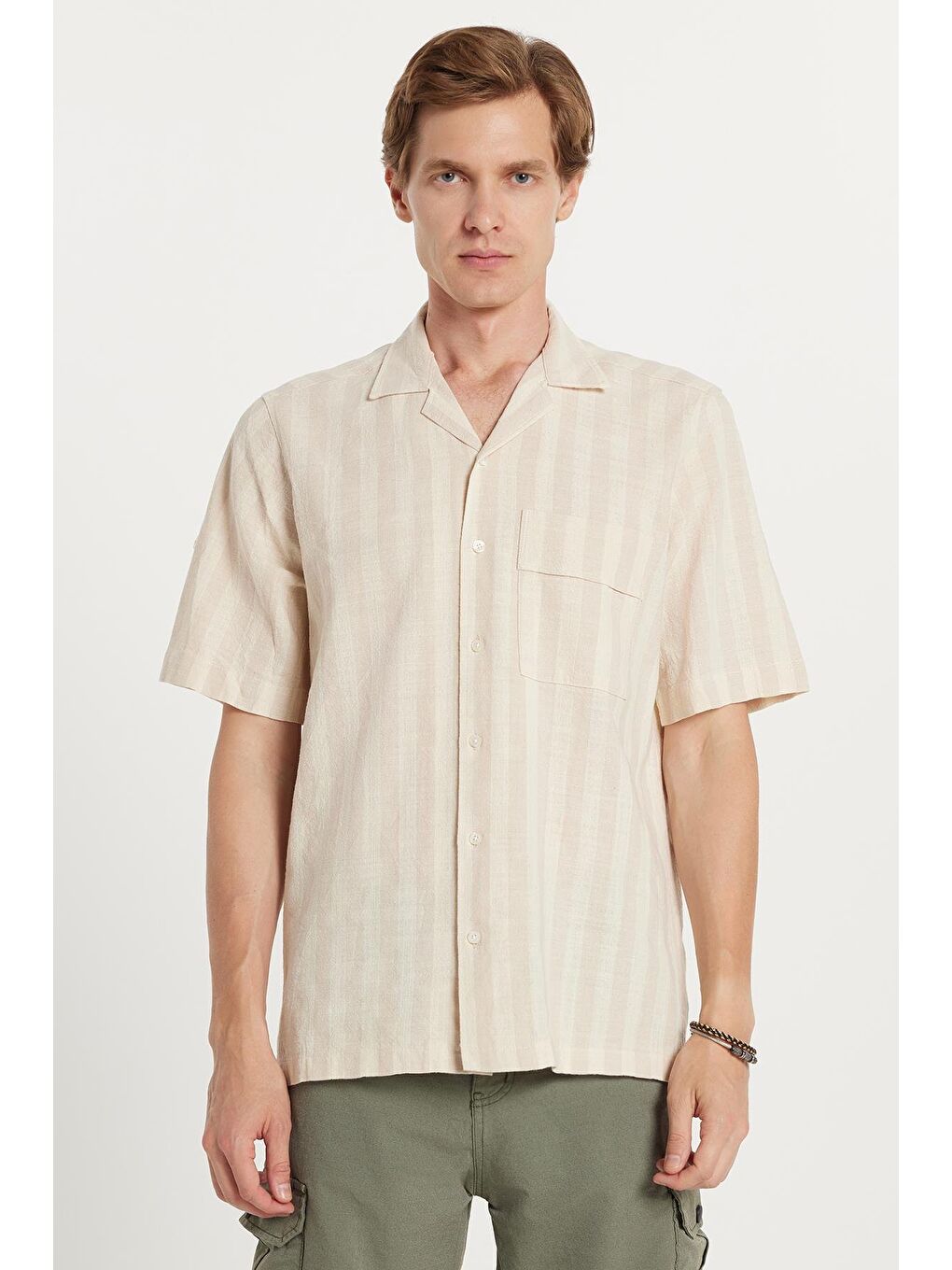 Karışık Erkek Regular Fit Klasik Kesim Kısa Kollu Apaş Yaka Çizgili Cepli %100 Pamuk Gömlek-3