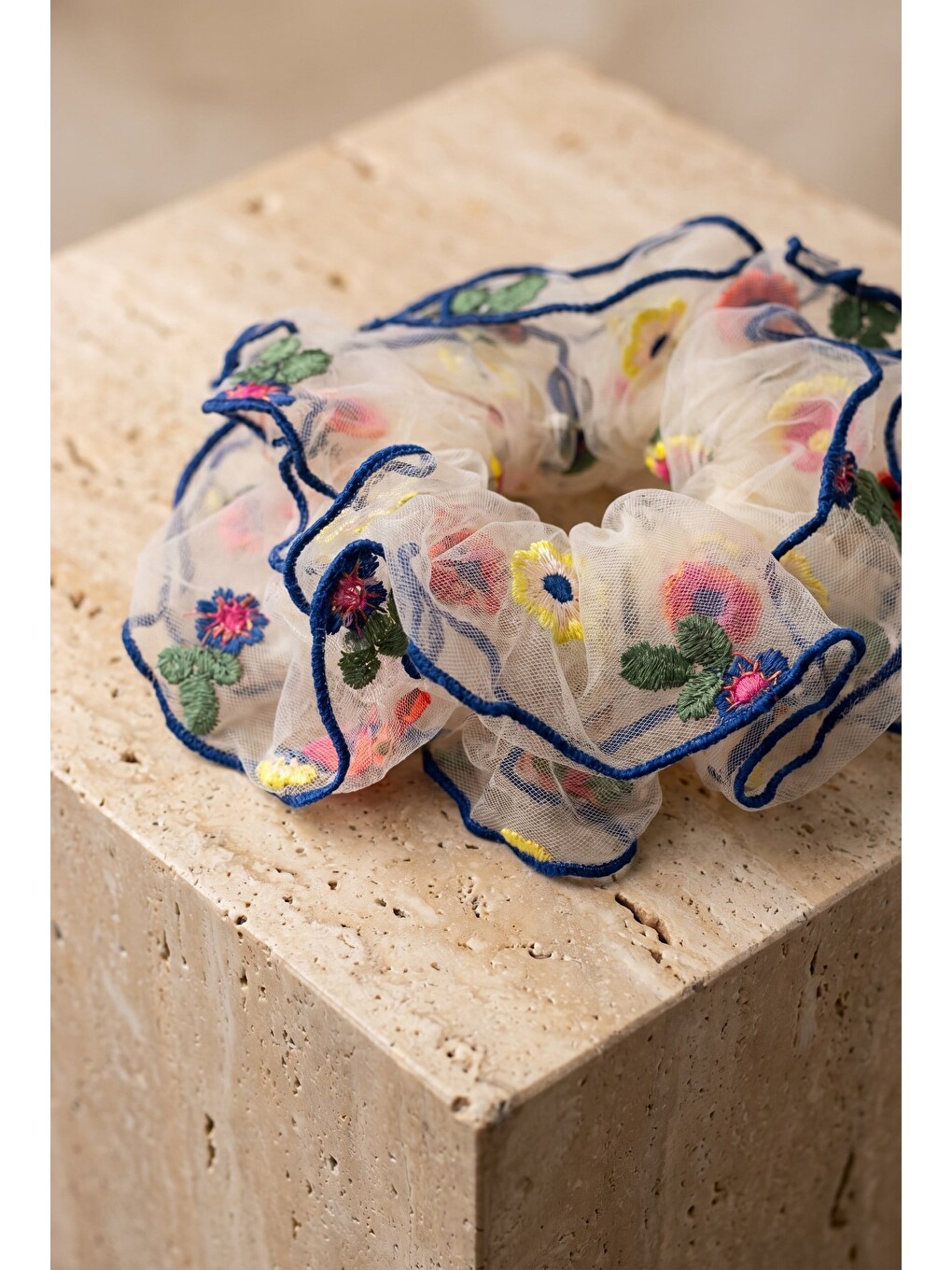 Çiçek Nakışlı Tül Scrunchie Mavi Dikişli Saç Tokası-1