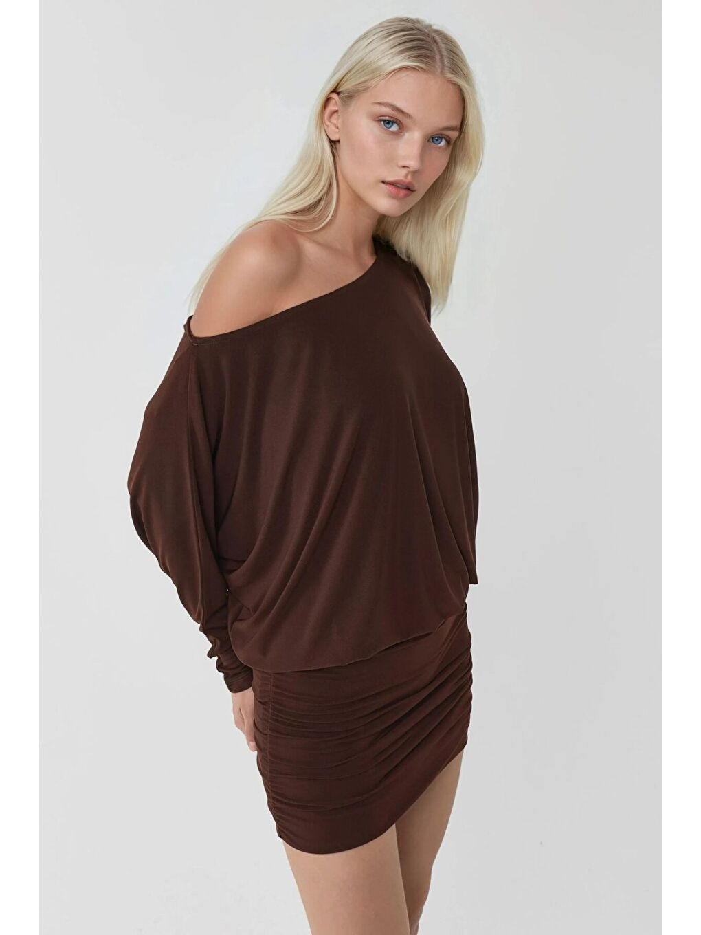 Düşük Omuz Esnek Elbise Kahverengi