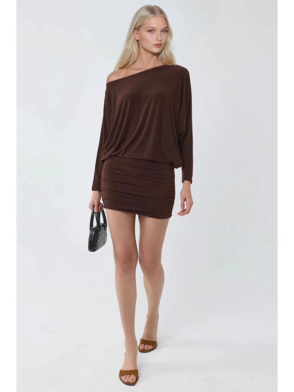 Düşük Omuz Esnek Elbise Kahverengi-1