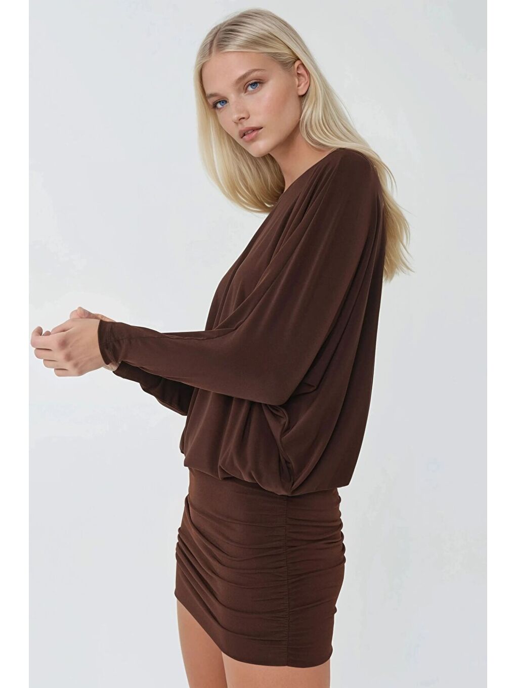 Düşük Omuz Esnek Elbise Kahverengi-2