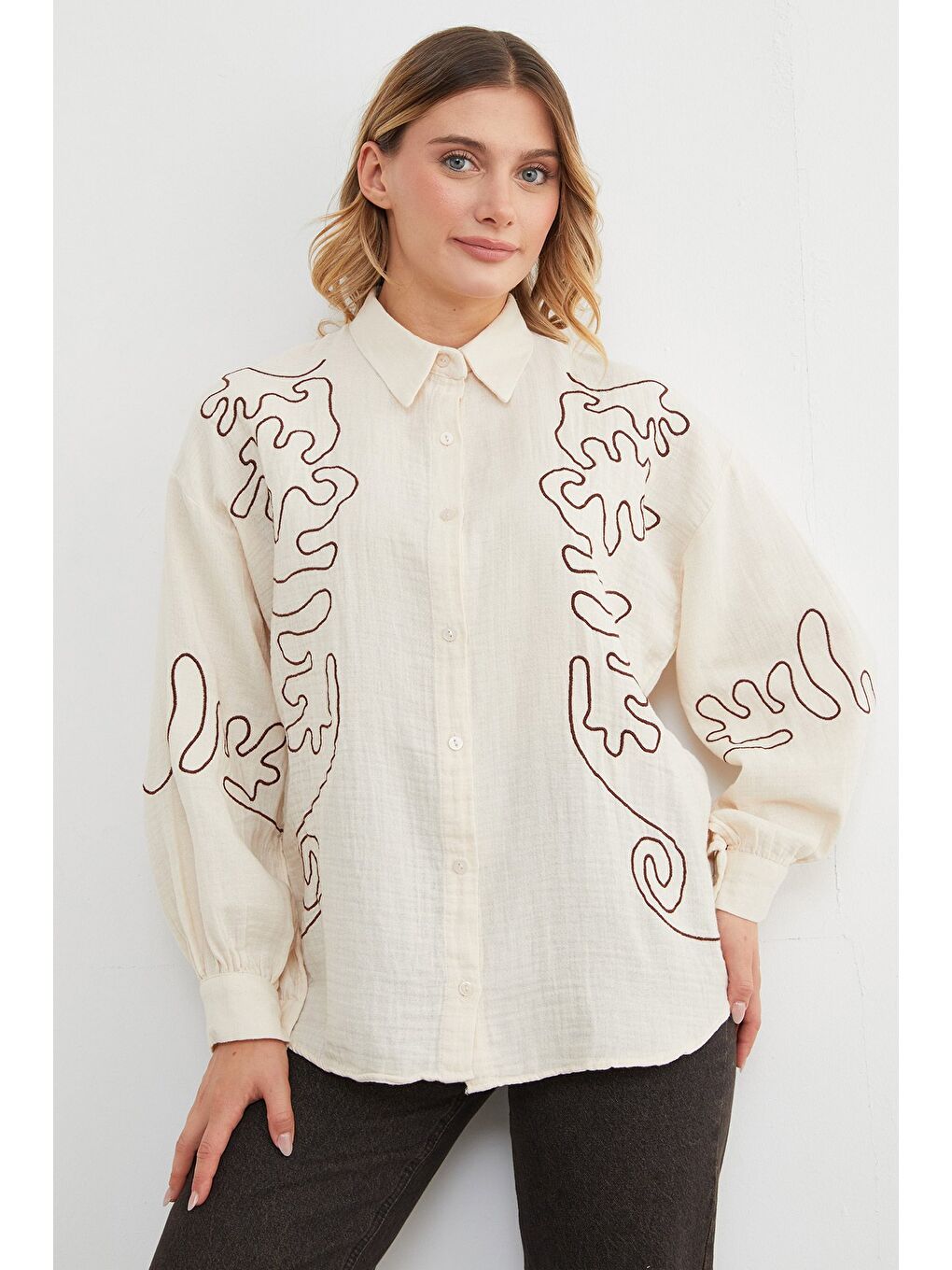 Bej Geometrik Nakışlı Bol Gömlek-2