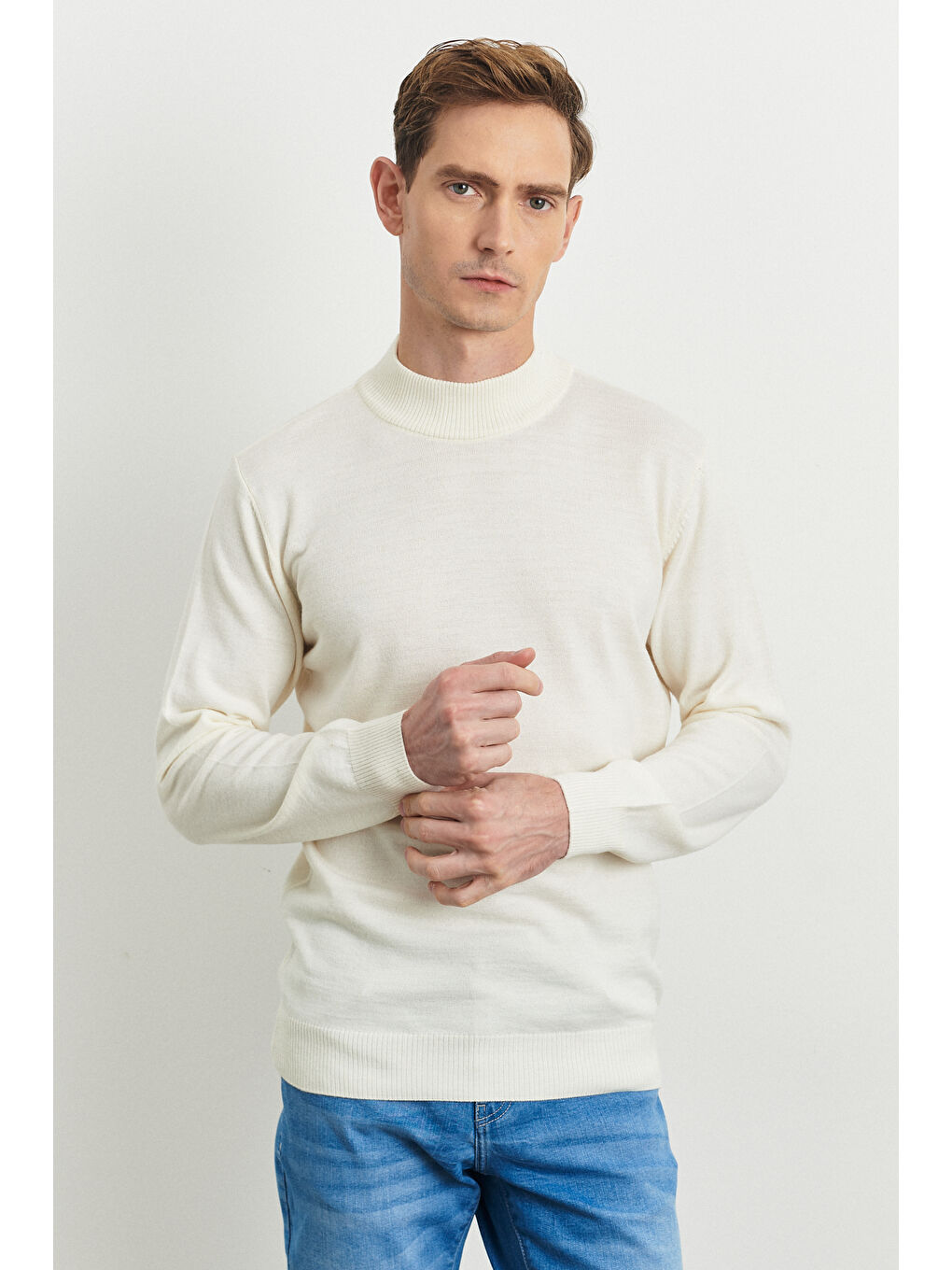 Erkek Ekru Standart Fit Normal Kesim Yarım Balıkçı Yaka Yünlü Triko