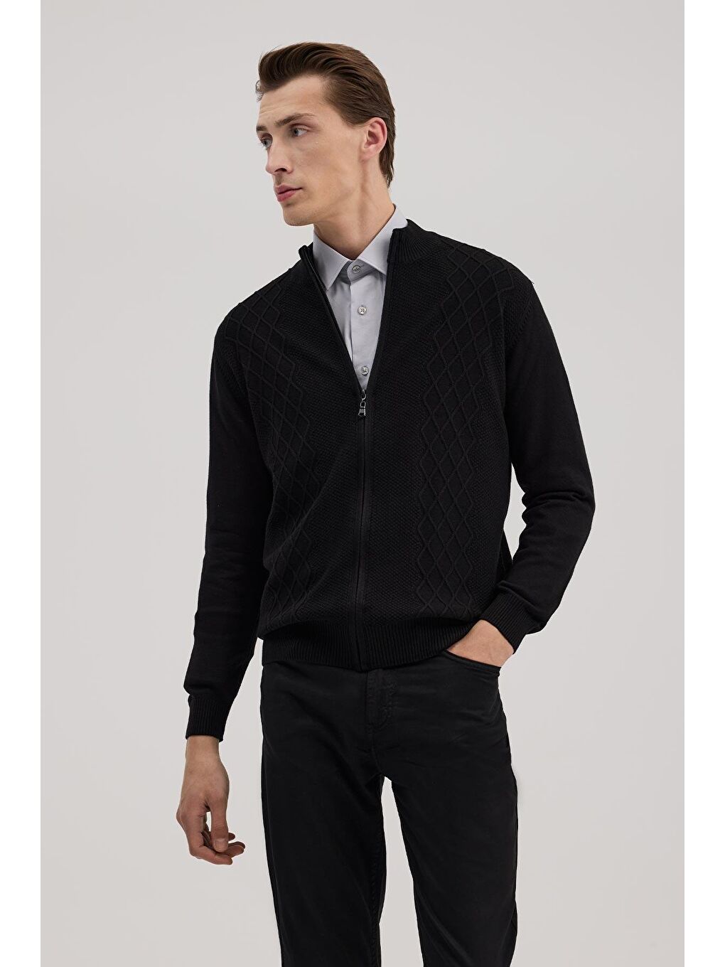 Siyah Regular Fit Desenli Fermuarlı Triko Hırka