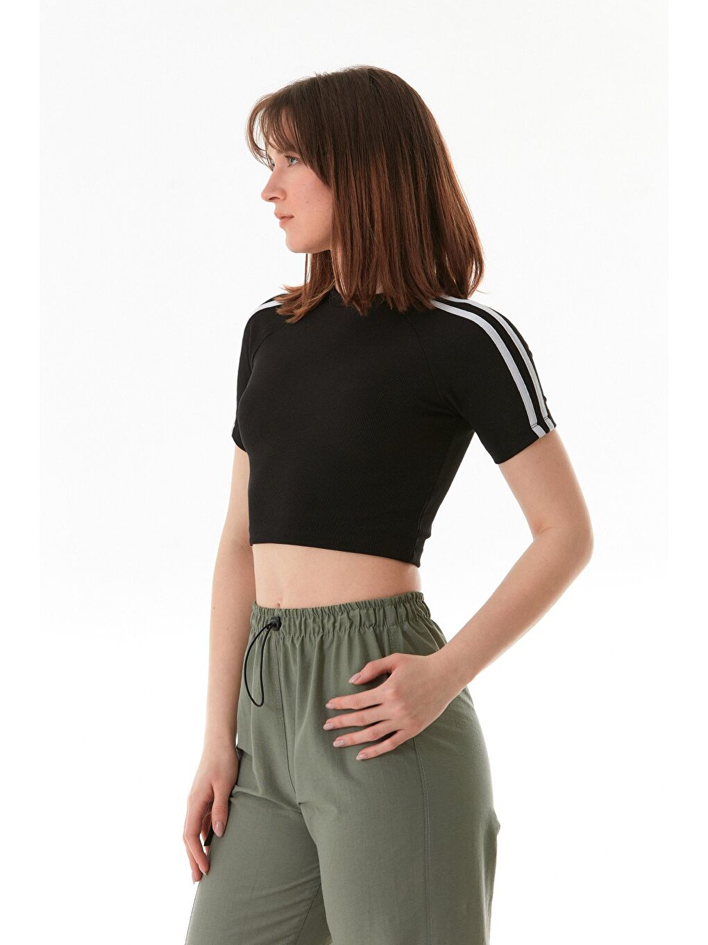 Siyah Fitilli Kolları Şeritli Crop Tişört-2