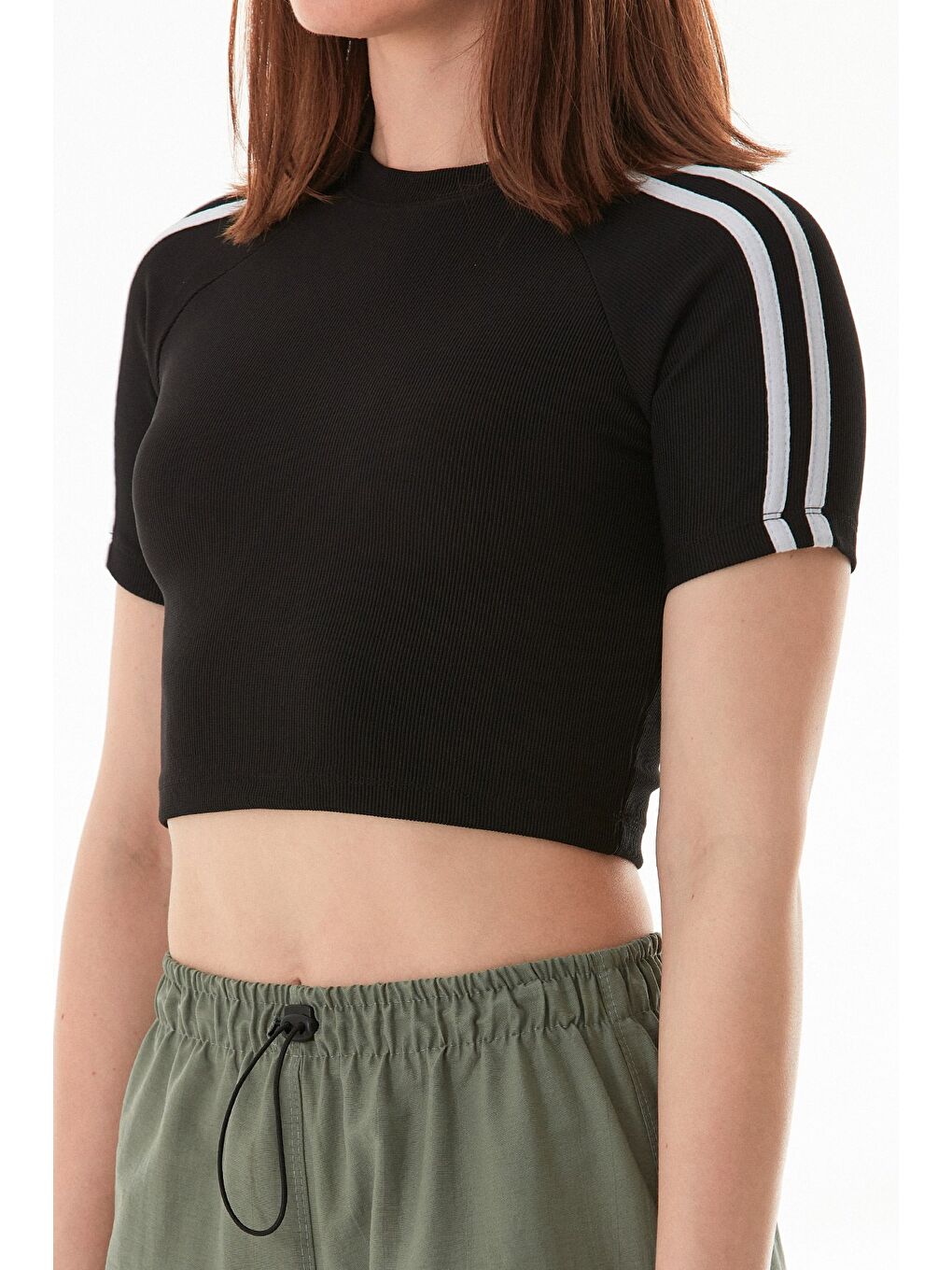 Siyah Fitilli Kolları Şeritli Crop Tişört-4