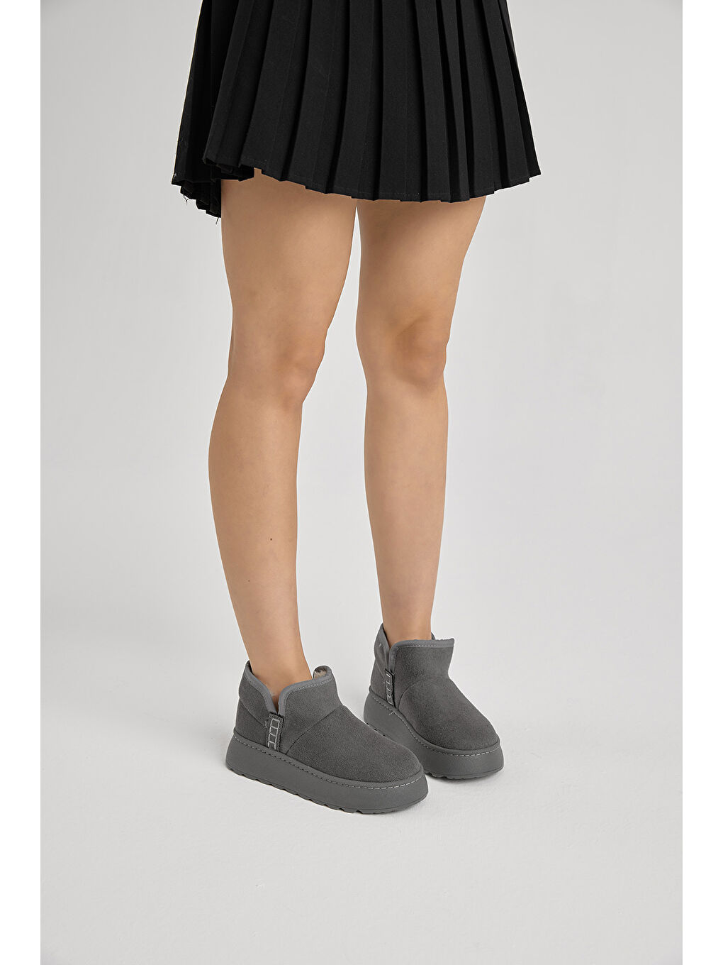 Gri Kadın Füme Kalın Poli Taban İçi Astarlı Süet Görünümlü Günlük Bot-1