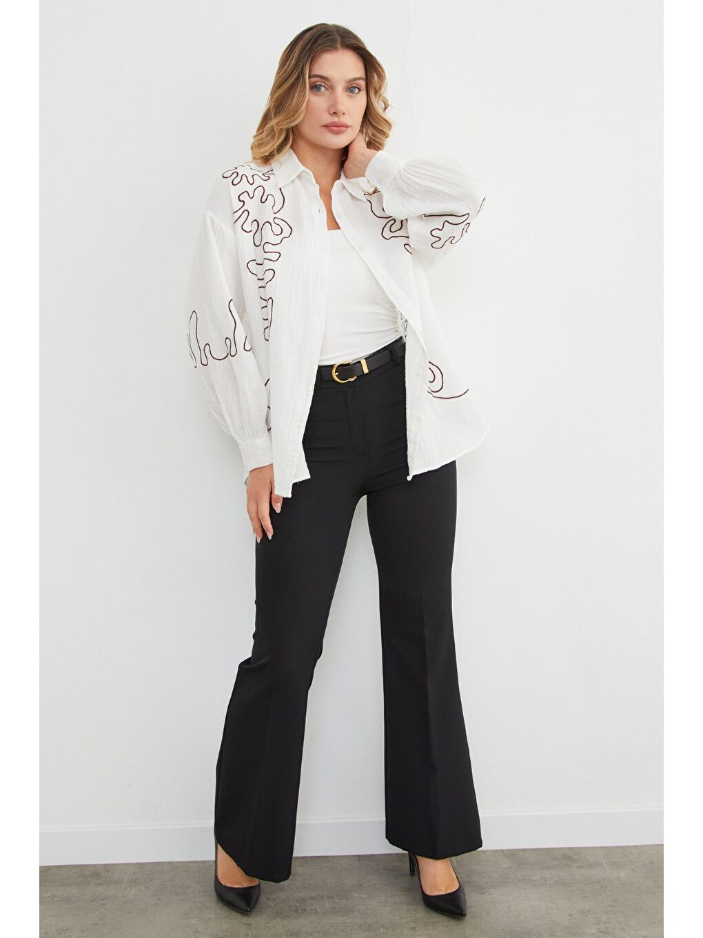 Beyaz Geometrik Nakışlı Bol Gömlek-1