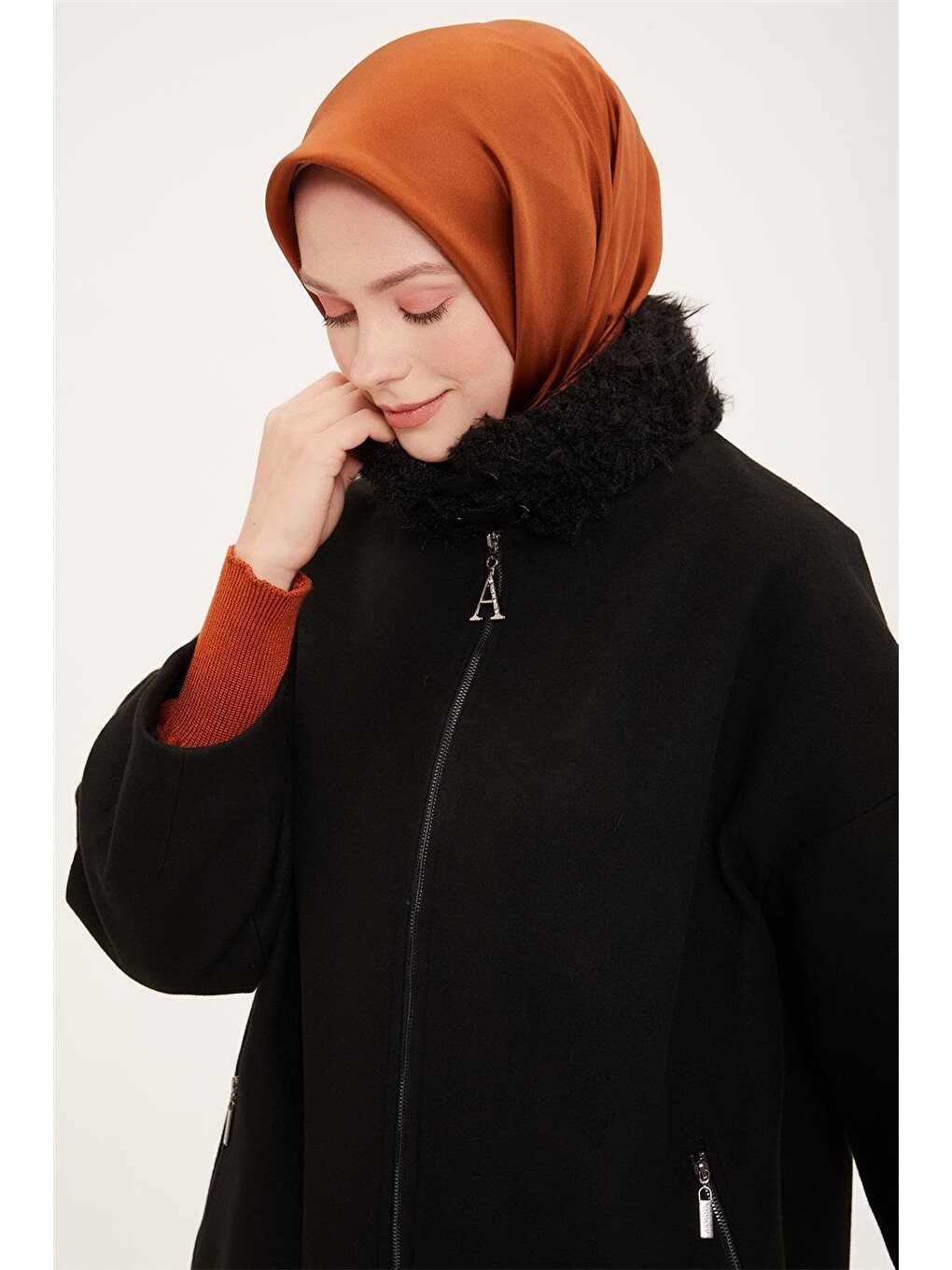 Yakası Kürklü Kaban 22K7818 Siyah-3