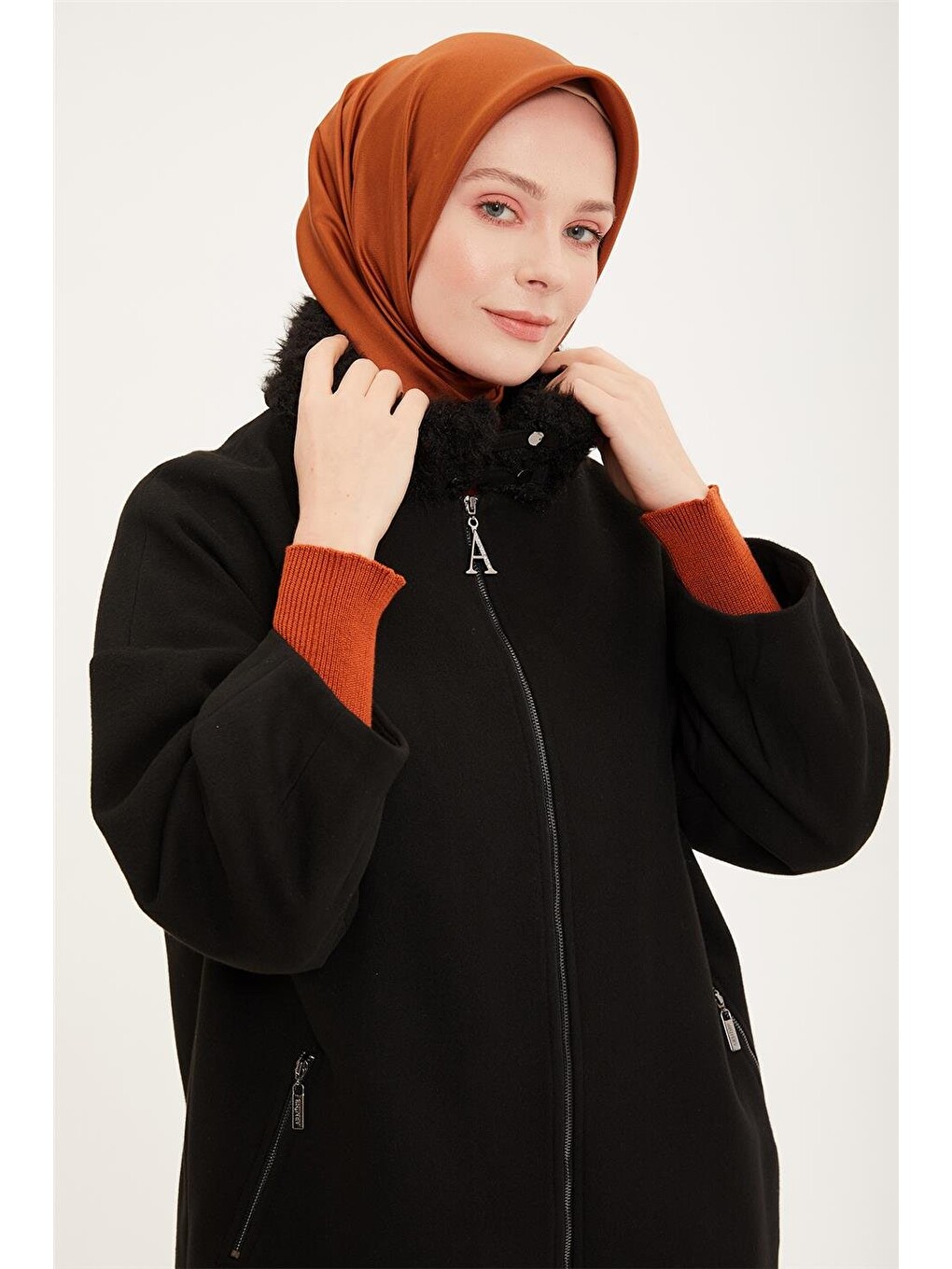 Yakası Kürklü Kaban 22K7818 Siyah-4