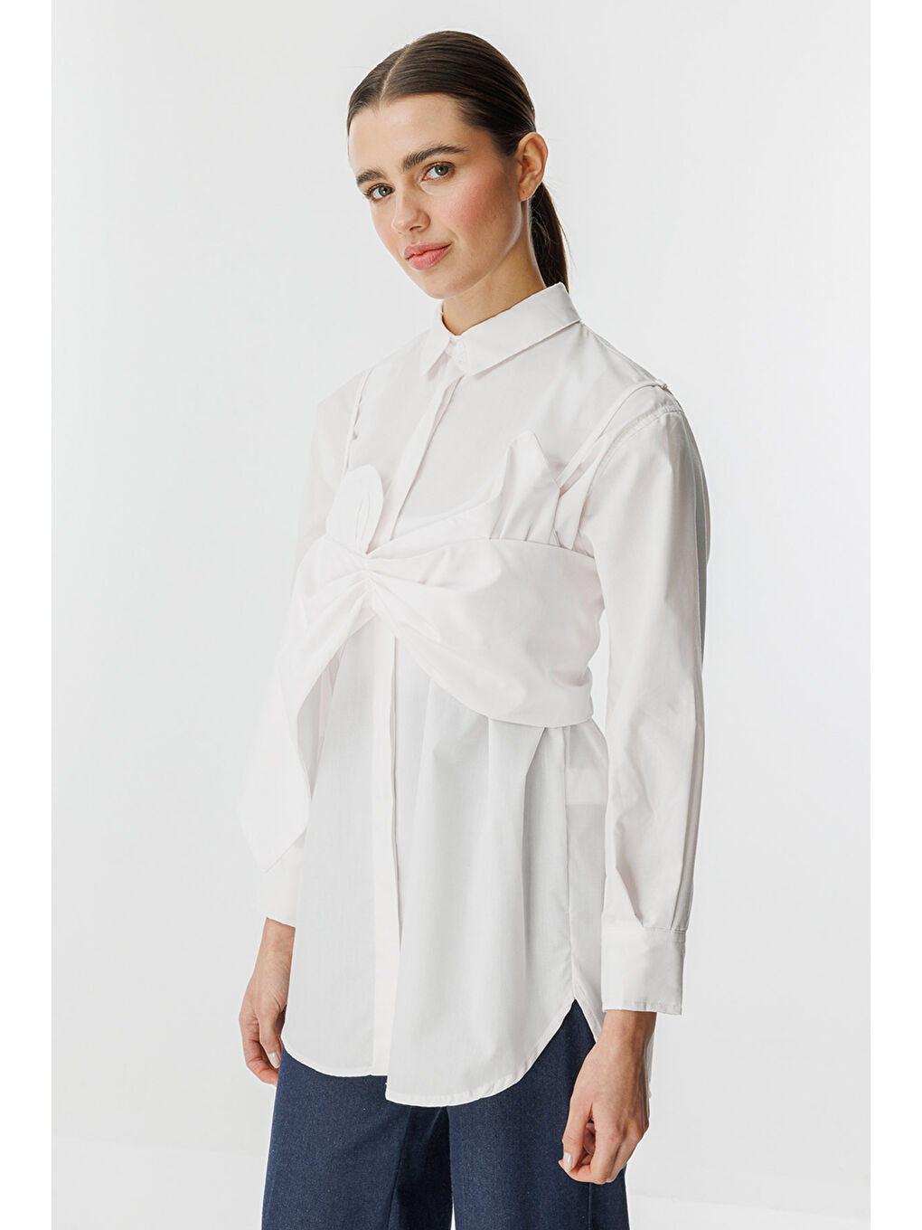 Fiyonk Detaylı Beyaz Gömlek-1